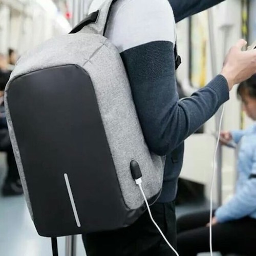 Cara Menggunakan Tas yang Ada Charger